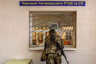 Povolejte osmnáctileté. Bílý dům naléhá na Ukrajinu, aby urychleně snížila mobilizační věk - Novinky